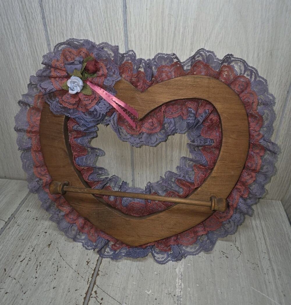 Vtg 1980s Handmade Heart Hand Towel Holder Wreath Reffled Lace Cottage Grandma